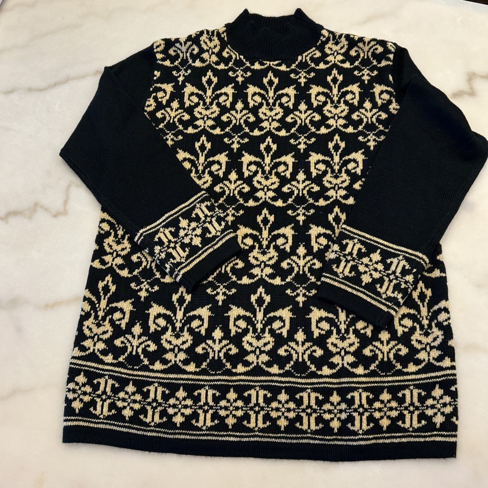 Liz Claiborne Villager Long Sleeve Sweater. Metallic.